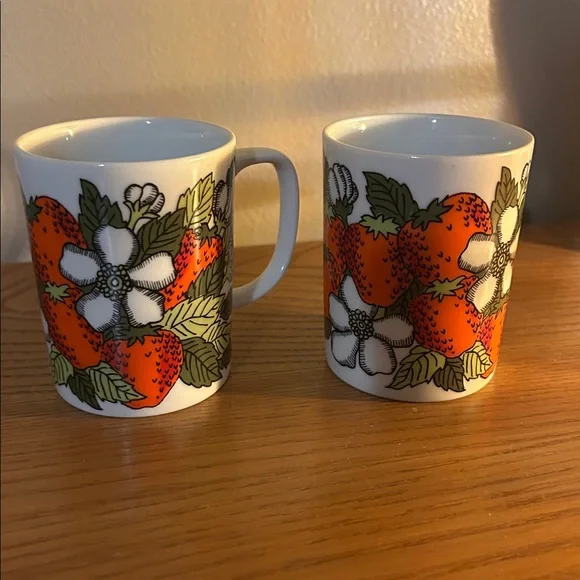 Fitz and Floyd Strawberry Mugs , Japan - Picture 8 of 8